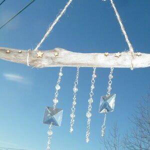 Suncatcher i Treated driftwood, cut glass pieces and Swarovski crystals